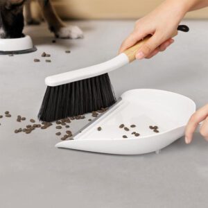 JEYGO dustpan and brush set featuring a wooden handle and durable bristles, designed for efficient daily cleaning.