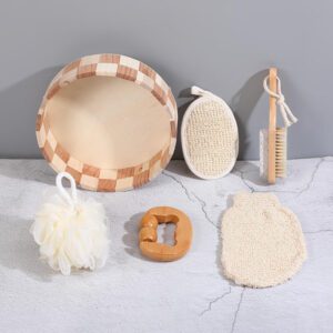 Body gift set with natural bath sponge, exfoliating bath gloves, pumice stone, and wooden brush displayed in a wooden bowl.