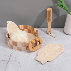 Body gift set with natural bath sponge, exfoliating bath gloves, pumice stone, and wooden brush displayed in a wooden bowl.