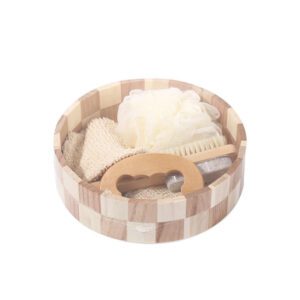 Body gift set with natural bath sponge, exfoliating bath gloves, pumice stone, and wooden brush displayed in a wooden bowl.