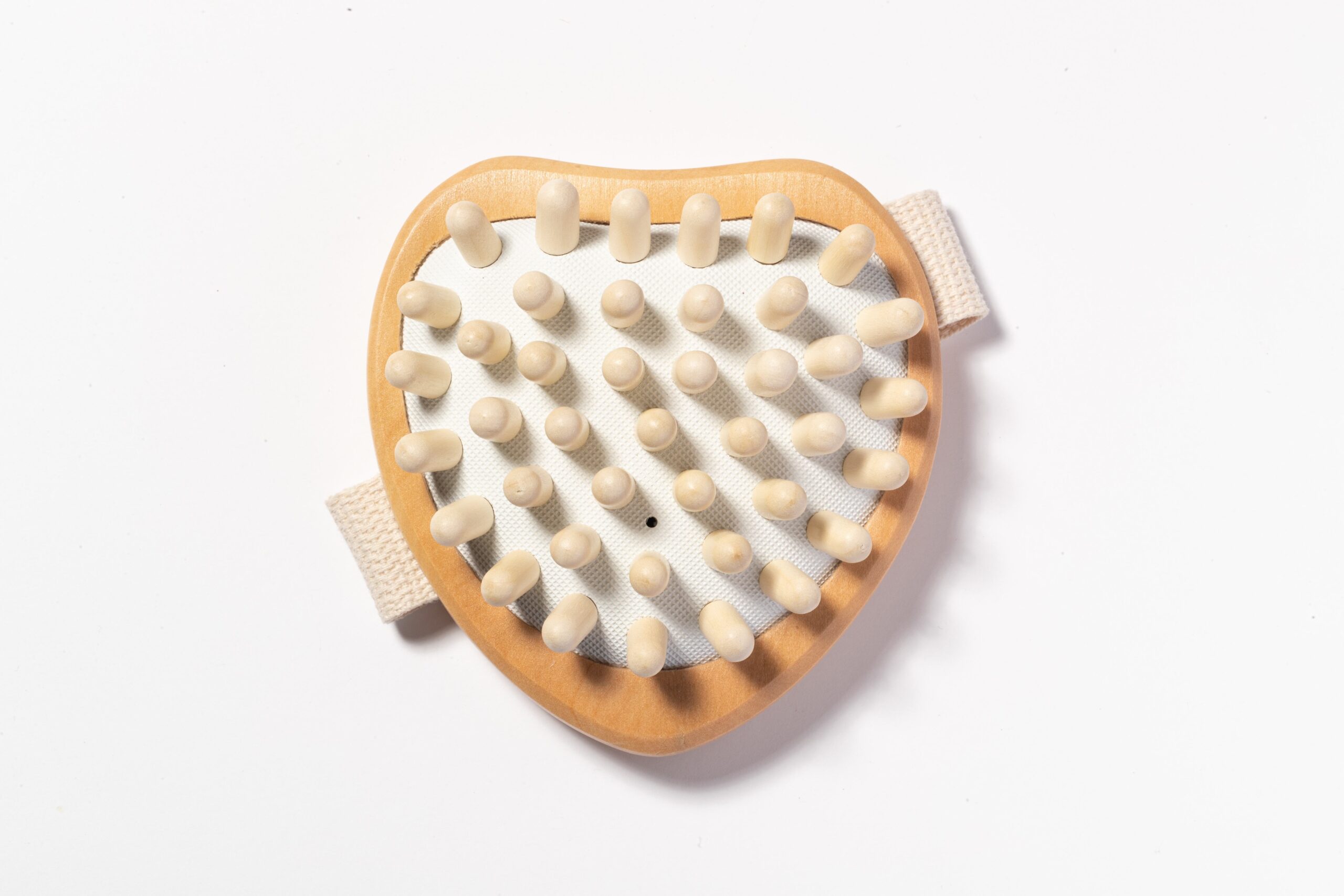 Revitalize your skin with our Dry Body Brush, crafted from natural wood and durable rubber. This eco-friendly brush helps exfoliate dead skin, stimulate circulation, and leaves your skin feeling smooth and refreshed. As a reliable bath brush manufacturer in China, we offer high-quality products that promote healthier skin.