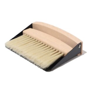 JEYGO small dustpan and brush set made with wooden handle and natural bristles, ideal for quick cleanups.
