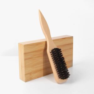 JEYGO beard styling brush with natural boar bristles and wooden handle, designed for shaping, straightening, and daily beard care.