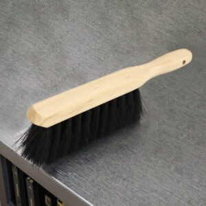 JEYGO wooden cleaning brush with long handle and dense bristles, suitable for dust removal and daily cleaning tasks.
