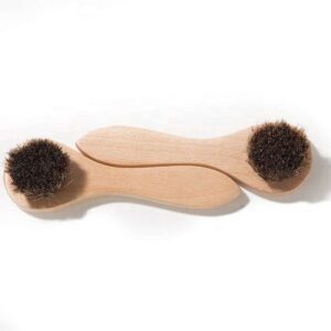 JEYGO wooden facial cleansing brush with natural boar bristles, designed for daily face washing and gentle exfoliation.