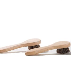 JEYGO wooden facial cleansing brush with natural boar bristles, designed for daily face washing and gentle exfoliation.