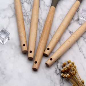 JEYGO silicone pastry brush with natural wooden handle, designed for precise basting, baking, and cooking applications.