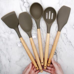 JEYGO silicone kitchen spatula with wooden handle, designed for non-stick cookware and modern kitchens.