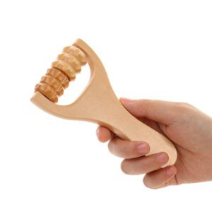 JEYGO wooden roller massage tool designed for targeted muscle pressure and relaxation.
