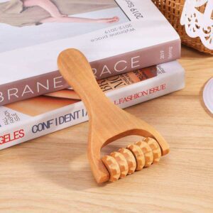 JEYGO wooden roller massage tool designed for targeted muscle pressure and relaxation.