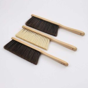 JEYGO wooden dust brush with long handle and soft bristles, suitable for home surfaces and car interior dusting.