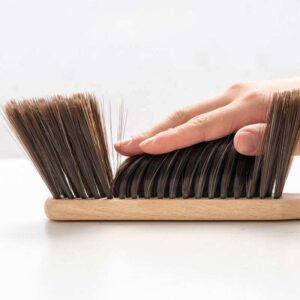 JEYGO wooden dust brush with long handle and soft bristles, suitable for home surfaces and car interior dusting.