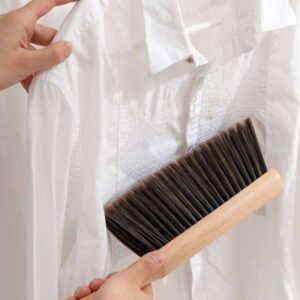 JEYGO wooden dust brush with long handle and soft bristles, suitable for home surfaces and car interior dusting.