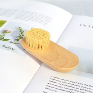 Nail cleaning brush with bamboo and beech wood handle, featuring sisal and goat hair bristles for effective dust removal.