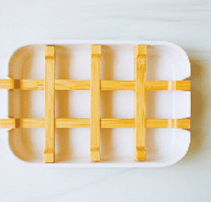 JEYGO bamboo soap dish with removable bamboo grid, designed for eco-friendly travel and bathroom use.