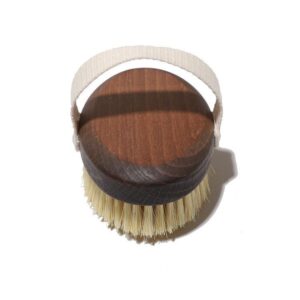 A high-quality sisal brush with beech wood handle, designed for cellulite removal and skin rejuvenation.