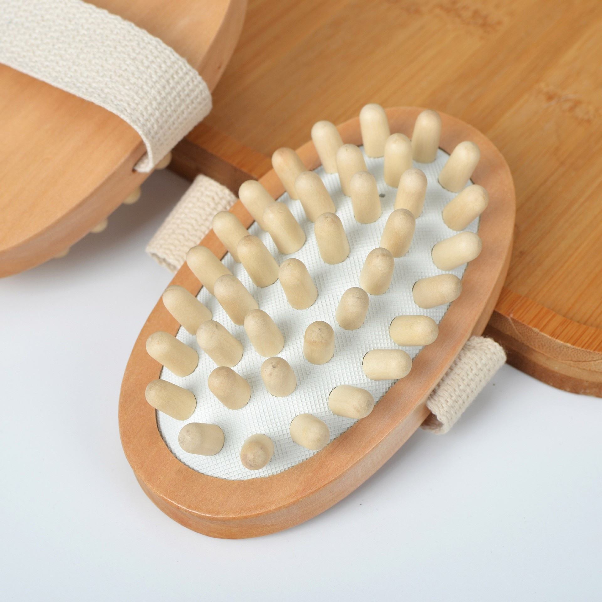 Discover the power of natural exfoliation with our Wooden Dry Body Brush. Constructed with durable wood and soft rubber bristles, this brush targets your skin’s needs, stimulating blood flow and leaving your body feeling refreshed. Perfect for those who want to invigorate their skincare routine with an all-natural touch.