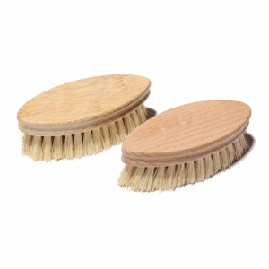 Two oval wooden dishwashing brushes with natural sisal bristles, one bamboo-toned and one beech-toned, shown on a white background.