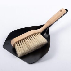 JEYGO brush and dustpan set with wooden handle and compact dustpan, suitable for efficient daily cleaning.
