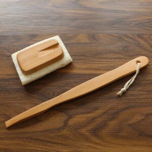 Detachable bath towel with natural loofah sponge head and wooden handle, designed as a body scrub brush.
