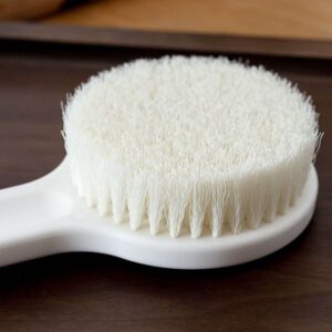 A white Jeygo long handle shower brush and clear holder packaging, featuring firm PP bristles for comprehensive body cleaning.