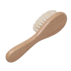 Natural beech wood brush with soft goat bristles, suitable for babies and gentle skin care.