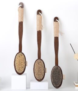 Soft bristle bath brush with a bamboo handle, featuring natural boar bristles and horsehair/sisal fibers for gentle exfoliation.