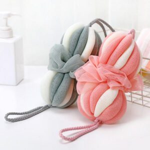 This soft loofah bath sponge is made from PE material and designed for comfortable body cleaning and light exfoliation. The extended shape allows easy reach across the back, helping improve daily shower routines. Its soft texture creates a rich lather while gently removing surface impurities. Suitable for everyday use and ideal for bath sponge manufacturer supply.