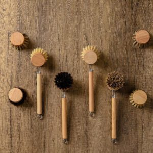 Long handle dish brush with beech wood handle and sisal bristles for cleaning kitchen utensils