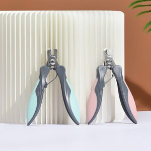 Professional pet nail clippers with non-slip ergonomic handle and stainless steel blade for trimming dog and cat nails safely.