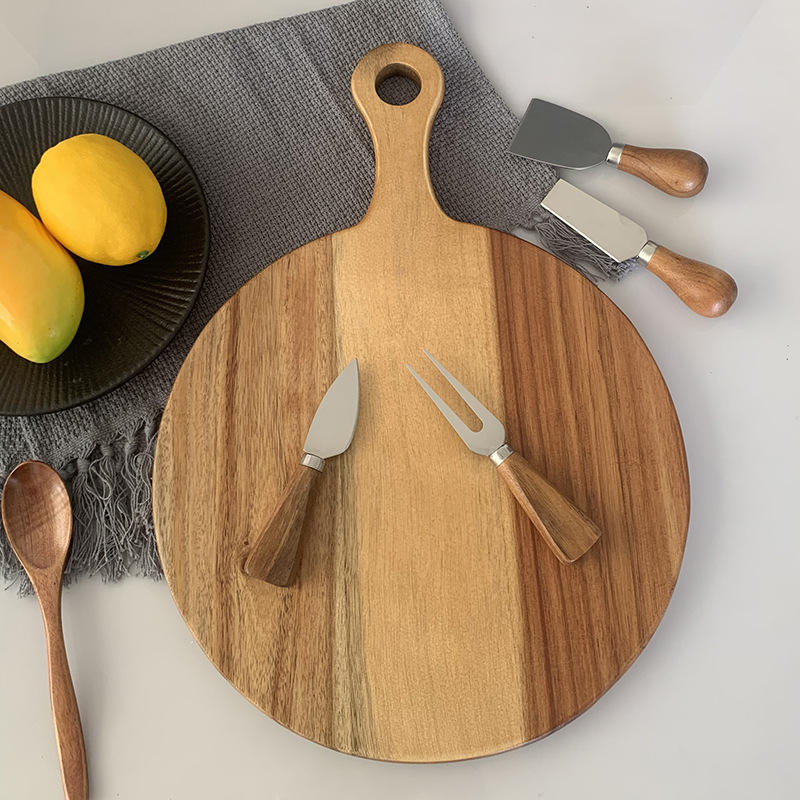 Round acacia wood cutting board featuring a handle, ideal for serving fruit, sushi, pizza, and steak, suitable for home kitchens and professional settings