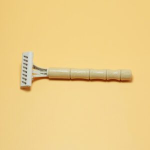 Upgrade your grooming routine with the Eco Friendly Bamboo Razor, featuring twin stainless steel blades for a precise and smooth shave. The sustainable bamboo handle offers comfort and durability, making this razor ideal for everyday face use. With JEYGO’s customization options, low MOQ, and consistent delivery, this razor is perfect for B2B clients seeking eco-friendly, high-quality shaving products. Whether for personal use or wholesale orders, it combines functionality, sustainability, and style.