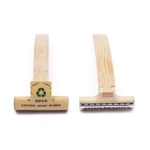 Men’s five-blade disposable manual razor with natural beech wood handle and stainless steel blades for safe face shaving.