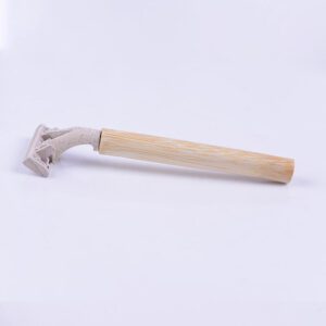 Triple blade razor with natural wooden handle, eco-friendly shaving tool for face grooming, travel shaving razor for daily use