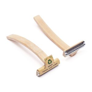 Men’s five-blade disposable manual razor with natural beech wood handle and stainless steel blades for safe face shaving.