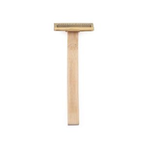 Men’s five-blade disposable manual razor with natural beech wood handle and stainless steel blades for safe face shaving.