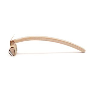 Men’s five-blade disposable manual razor with natural beech wood handle and stainless steel blades for safe face shaving.