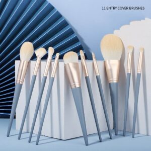 Set of 10 portable makeup brushes with soft synthetic bristles and plastic handles, ideal for face, eyeshadow, blush, contour, and precise makeup application.
