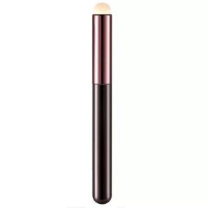 Compact multifunctional flat makeup brush with synthetic bristles and metallic handle, suitable for lipstick, lip gloss, concealer, and detailed facial makeup application.