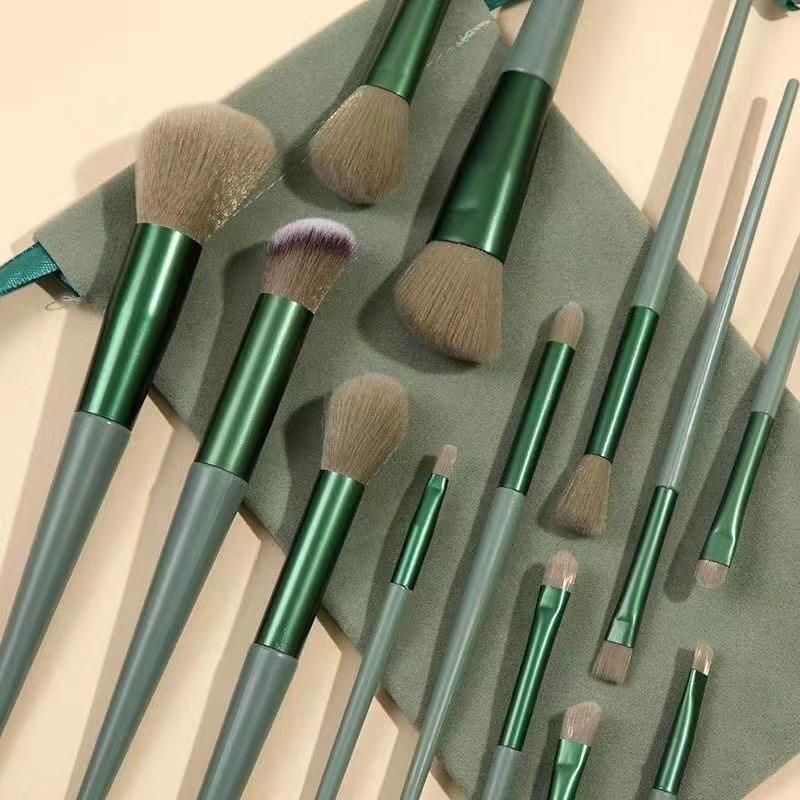 Professional green makeup brush set with storage pouch, featuring synthetic powder brushes, angular flat contour brushes, blending brushes, and precision eye makeup tools for flawless cosmetic application.