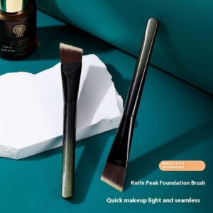 Flat head foundation makeup brush with black gradient handle and dense synthetic bristles, designed for liquid foundation, cream makeup, contouring, and precision facial application.