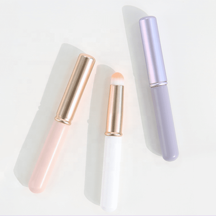 Portable lip brush with protective cap, synthetic bristles, and compact handle, designed for lipstick application, concealer touch-ups, and travel makeup use.