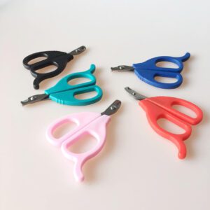 Colorful pet nail clippers for cats, dogs, rabbits, and small animals with sharp carbon steel blades and ergonomic handles.