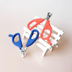 Colorful pet nail clippers for cats, dogs, rabbits, and small animals with sharp carbon steel blades and ergonomic handles.