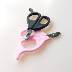 Colorful pet nail clippers for cats, dogs, rabbits, and small animals with sharp carbon steel blades and ergonomic handles.